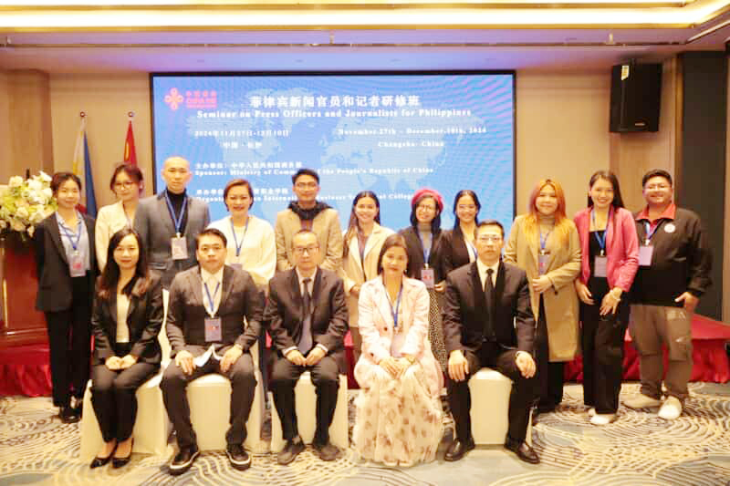 Chinatown TV sent field reporters to attend the Seminar on Press Officers and Journalists for the Philippines